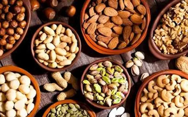 أطعمة تدعم صحة القلب والدماغ والوزن بين وجبتي الإفطار والسحور خلال رمضان